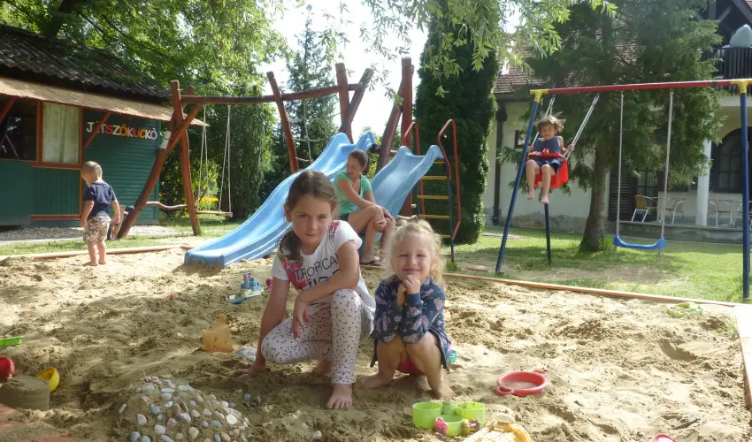 Zsanett Hotel Balatonkereszt�r - Augusztus 20.