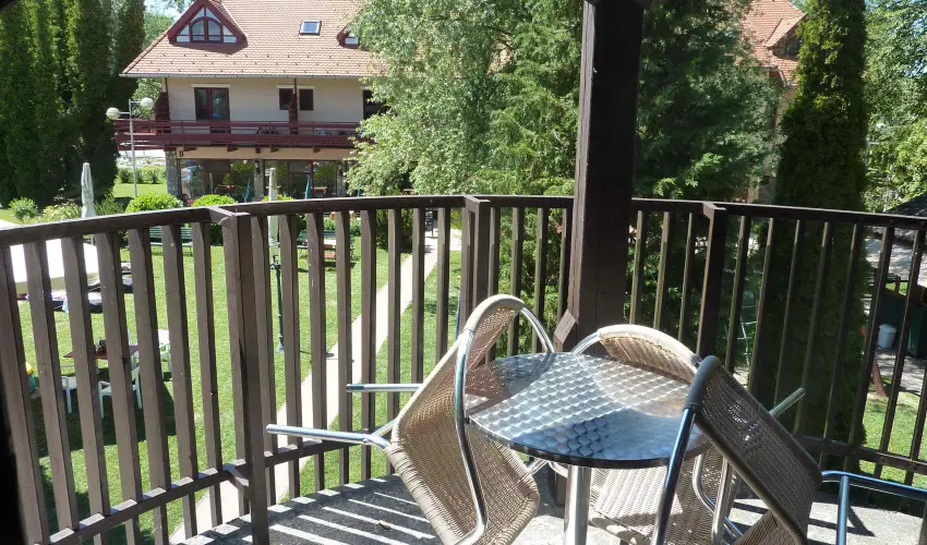 Zsanett Hotel Balatonkereszt�r - Augusztus 20.