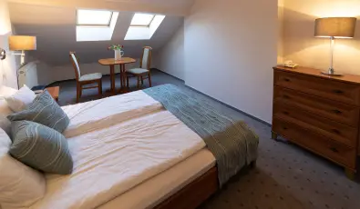 Zsanett Hotel Balatonkereszt�r