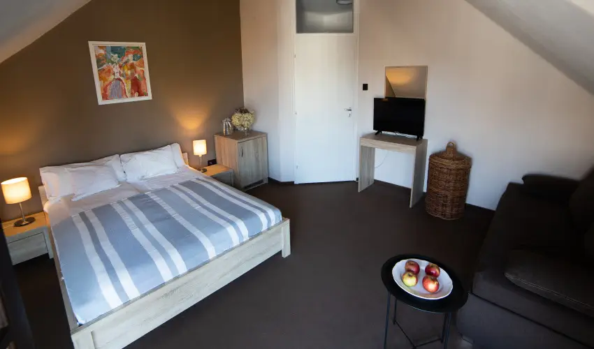 Zsanett Hotel Balatonkereszt�r - Augusztus 20.