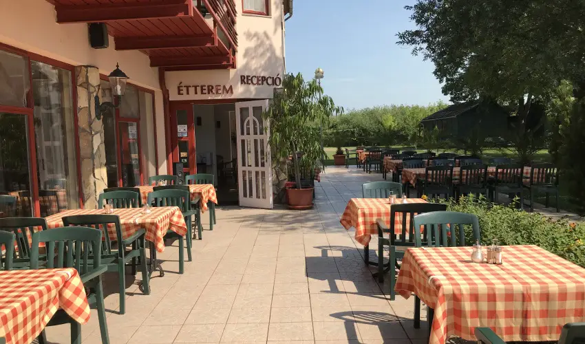 Zsanett Hotel Balatonkereszt�r - Augusztus 20.