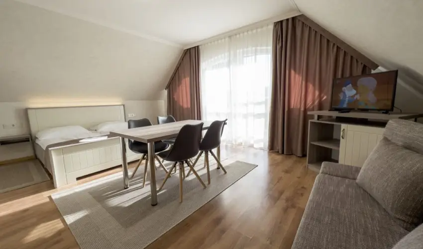 Jrja Panzi Hajdszoboszl - Augusztus 20. (min. 3 j)