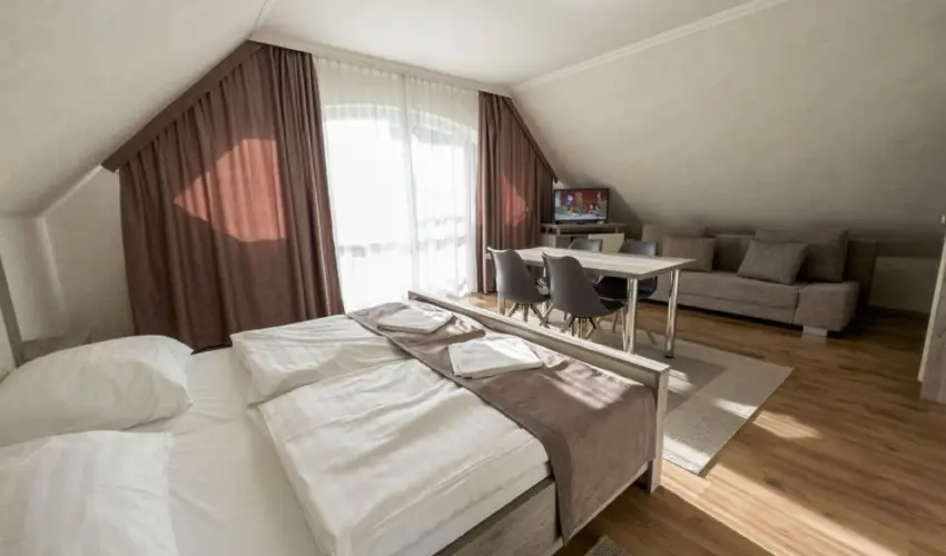 Jrja Panzi Hajdszoboszl - Augusztus 20. (min. 3 j)