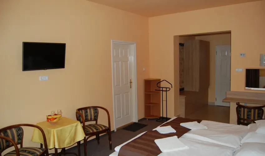 Judit Panzi� Tapolca-Gyulakeszi - Augusztus 20. (min. 2 �j)