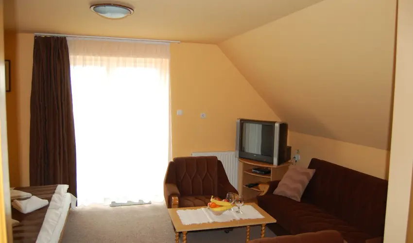 Judit Panzi� Tapolca-Gyulakeszi - Augusztus 20. (min. 2 �j)