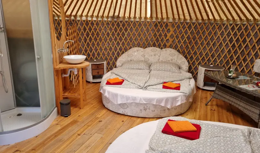 Jurta Spirit Hotel Balatongy�r�k - Augusztus 20.