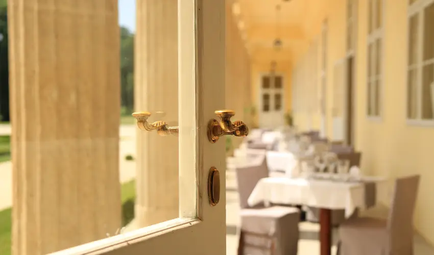 Krolyi Kastly Hotel & Restaurant  Fehrvrcsurg - Augusztus 20.