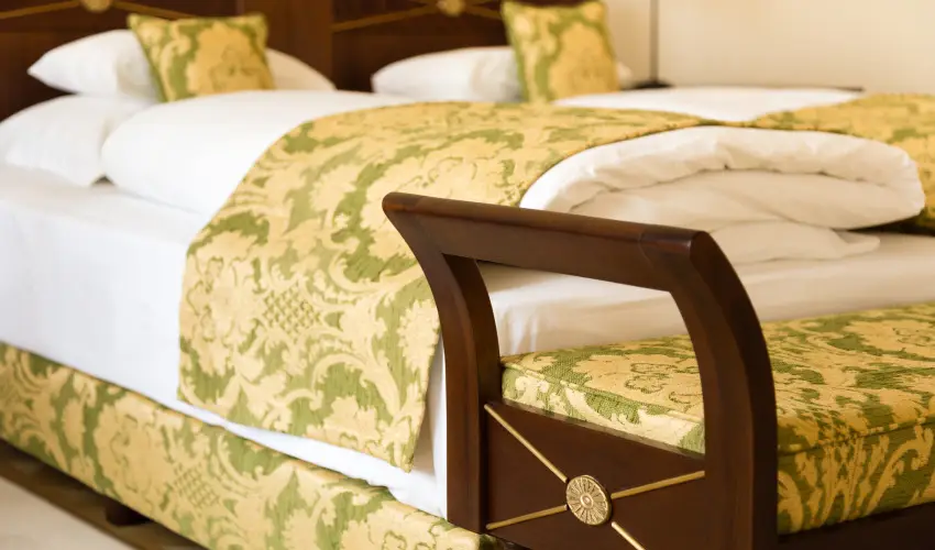 Krolyi Kastly Hotel & Restaurant  Fehrvrcsurg - Augusztus 20.