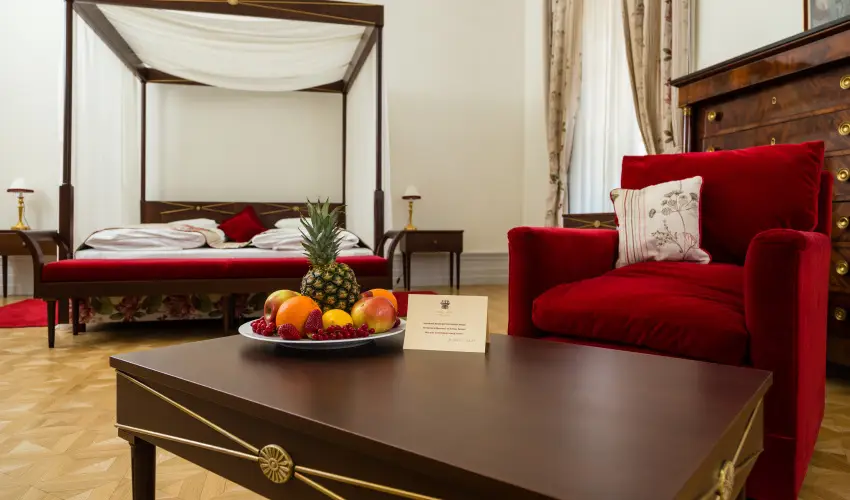 Krolyi Kastly Hotel & Restaurant  Fehrvrcsurg - Augusztus 20.