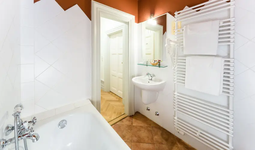 Krolyi Kastly Hotel & Restaurant  Fehrvrcsurg - Augusztus 20.