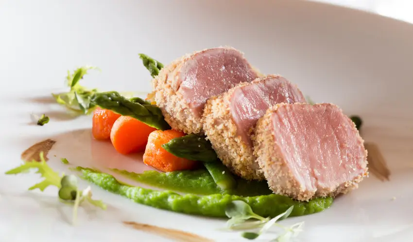 Krolyi Kastly Hotel & Restaurant  Fehrvrcsurg - Augusztus 20.