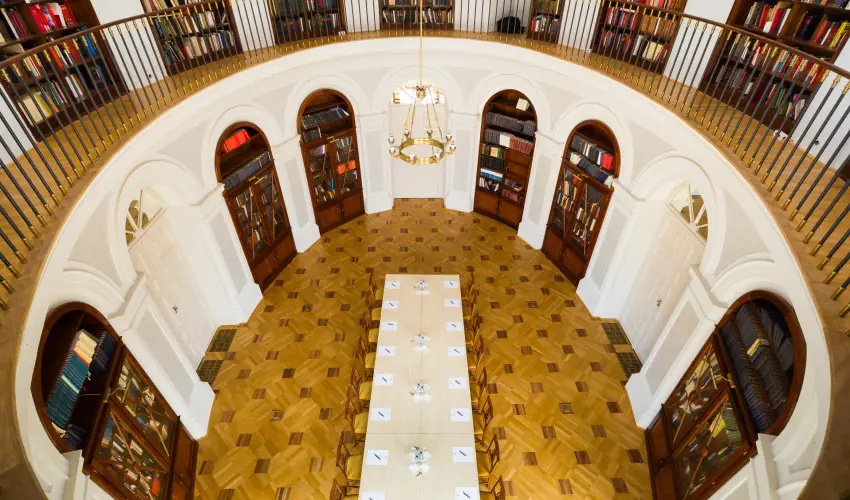 Krolyi Kastly Hotel & Restaurant  Fehrvrcsurg - Augusztus 20.