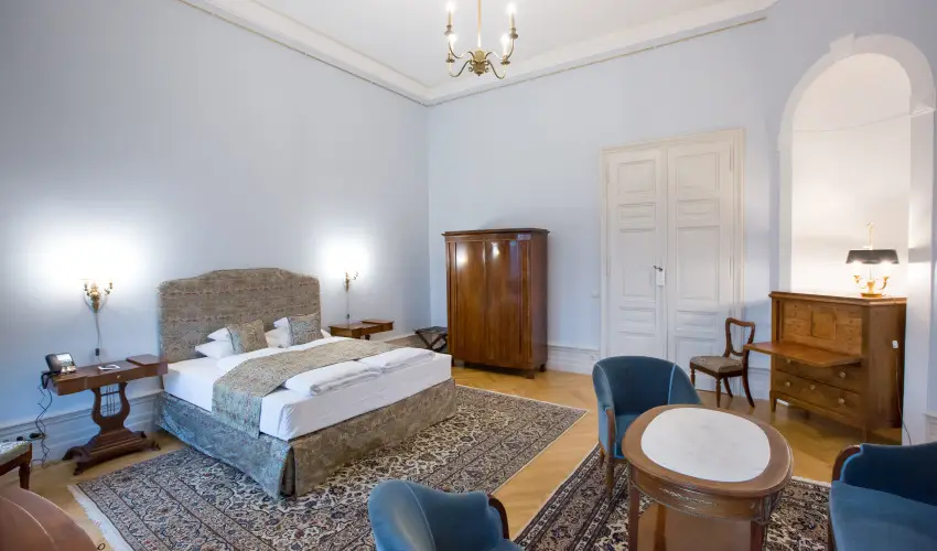 Krolyi Kastly Hotel & Restaurant  Fehrvrcsurg - Augusztus 20.