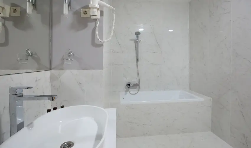 Krolyi Kastly Hotel & Restaurant  Fehrvrcsurg - Augusztus 20.