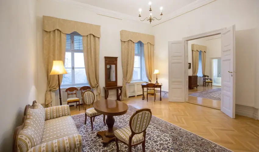 Krolyi Kastly Hotel & Restaurant  Fehrvrcsurg - Augusztus 20.