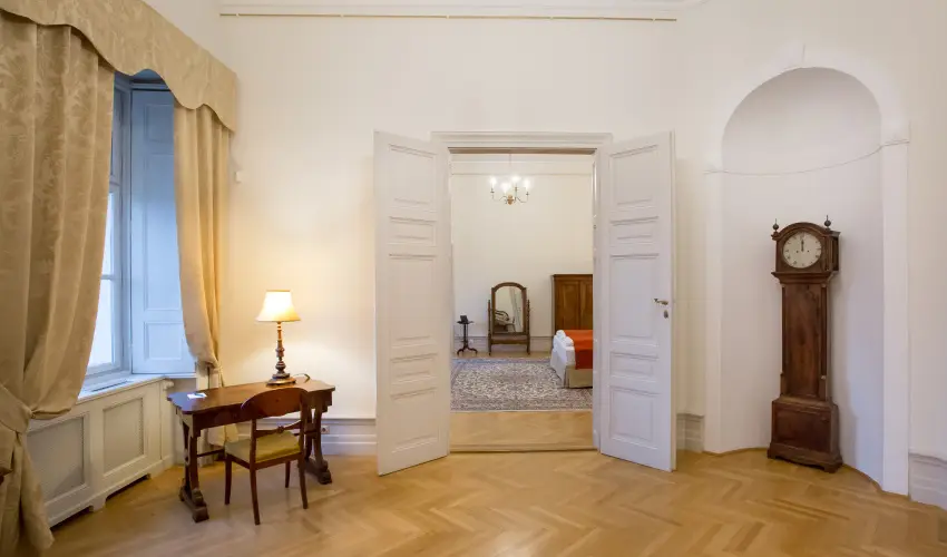 Krolyi Kastly Hotel & Restaurant  Fehrvrcsurg - Augusztus 20.