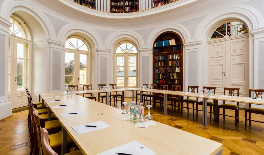 Krolyi Kastly Hotel & Restaurant  Fehrvrcsurg - Augusztus 20.