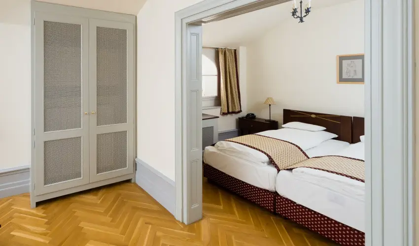 Krolyi Kastly Hotel & Restaurant  Fehrvrcsurg - Augusztus 20.