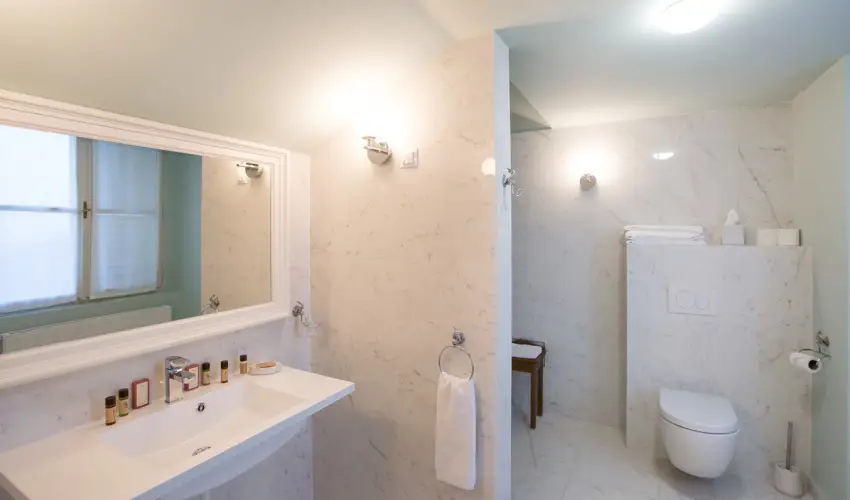 Krolyi Kastly Hotel & Restaurant  Fehrvrcsurg - Augusztus 20.