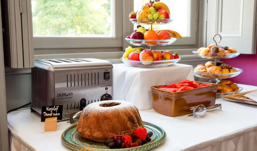 Krolyi Kastly Hotel & Restaurant  Fehrvrcsurg - Augusztus 20.