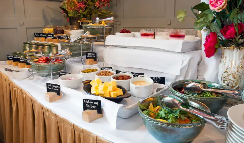 Krolyi Kastly Hotel & Restaurant  Fehrvrcsurg - Augusztus 20.