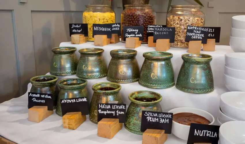 Krolyi Kastly Hotel & Restaurant  Fehrvrcsurg - Augusztus 20.