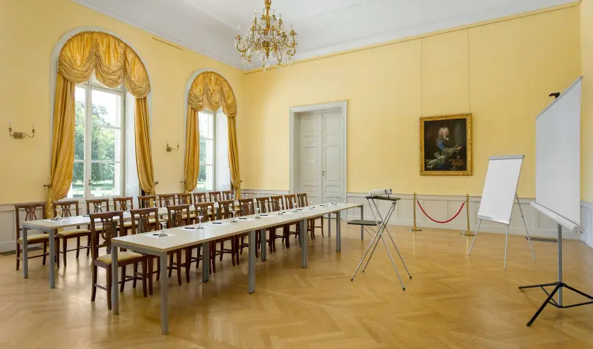 Krolyi Kastly Hotel & Restaurant  Fehrvrcsurg - Augusztus 20.