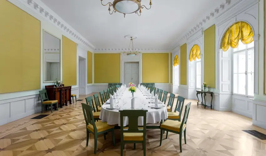 Krolyi Kastly Hotel & Restaurant  Fehrvrcsurg - Augusztus 20.