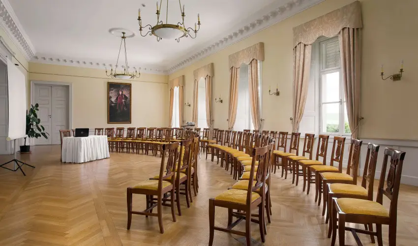 Krolyi Kastly Hotel & Restaurant  Fehrvrcsurg - Augusztus 20.