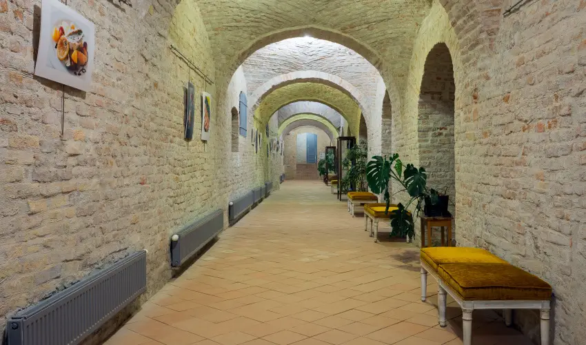 Krolyi Kastly Hotel & Restaurant  Fehrvrcsurg - Augusztus 20.