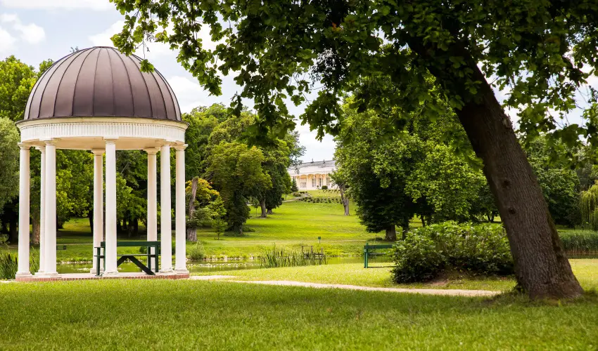 Krolyi Kastly Hotel & Restaurant  Fehrvrcsurg - Augusztus 20.