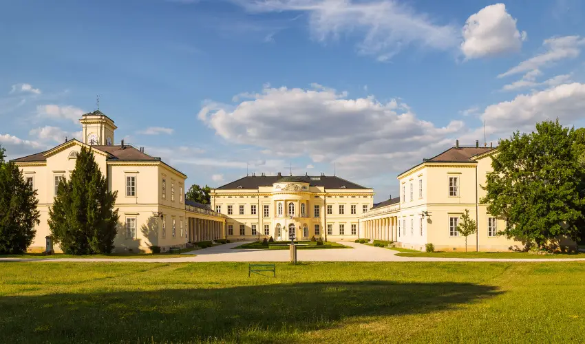 Krolyi Kastly Hotel & Restaurant  Fehrvrcsurg - Augusztus 20.