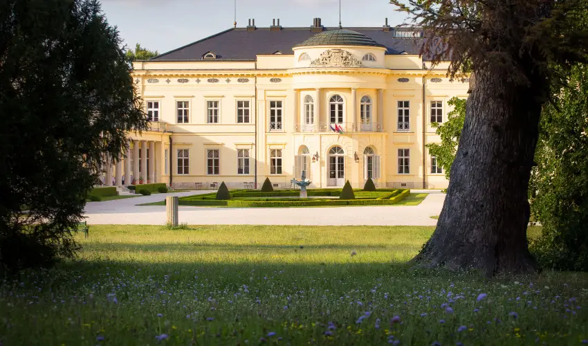 Krolyi Kastly Hotel & Restaurant  Fehrvrcsurg - Augusztus 20.