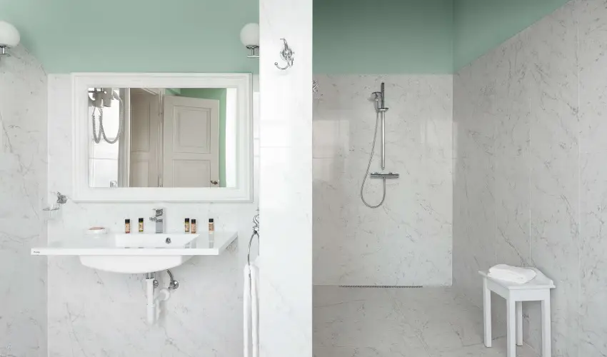 Krolyi Kastly Hotel & Restaurant  Fehrvrcsurg - Augusztus 20.