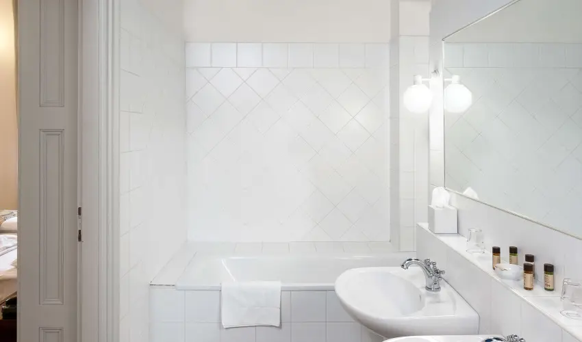 Krolyi Kastly Hotel & Restaurant  Fehrvrcsurg - Augusztus 20.