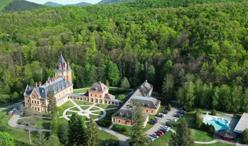 Kastlyhotel Sasvr Pardsasvr - Augusztus 20. (min. 2 j)