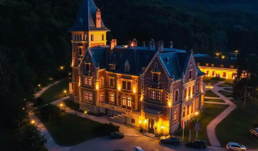 Kastlyhotel Sasvr Pardsasvr - Augusztus 20. (min. 2 j)