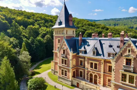 Kastlyhotel Sasvr - Augusztus 20. (min. 2 j)