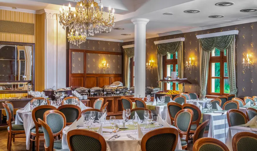 Kastlyhotel Sasvr Pardsasvr - Augusztus 20. (min. 2 j)