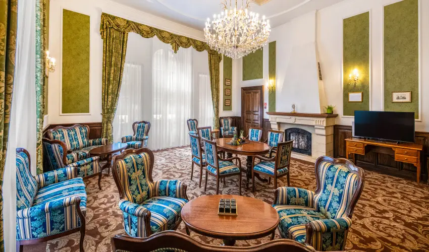 Kastlyhotel Sasvr Pardsasvr - Augusztus 20. (min. 2 j)