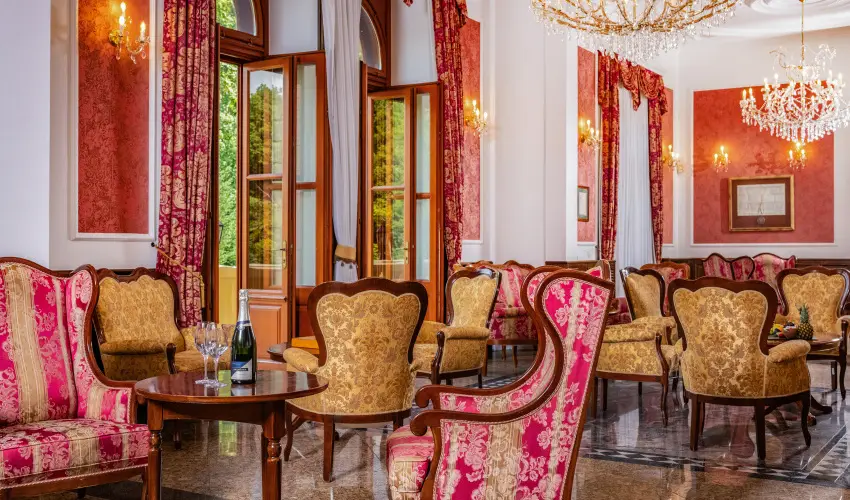 Kastlyhotel Sasvr Pardsasvr - Augusztus 20. (min. 2 j)