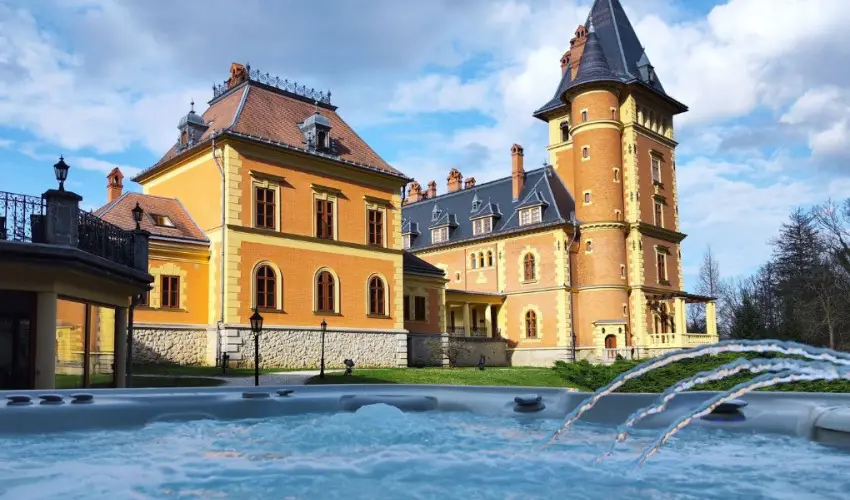 Kastlyhotel Sasvr Pardsasvr - Augusztus 20. (min. 2 j)