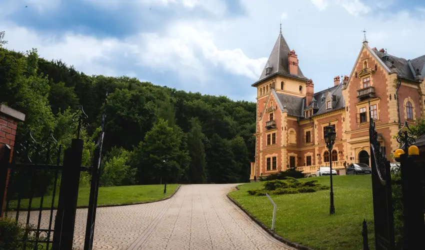 Kastlyhotel Sasvr Pardsasvr - Augusztus 20. (min. 2 j)