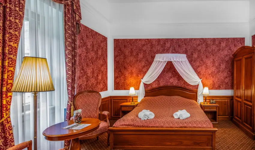 Kastlyhotel Sasvr Pardsasvr - Augusztus 20. (min. 2 j)