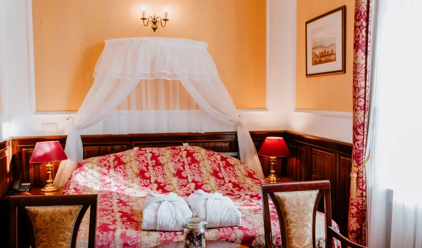 Kastlyhotel Sasvr Pardsasvr - Augusztus 20. (min. 2 j)