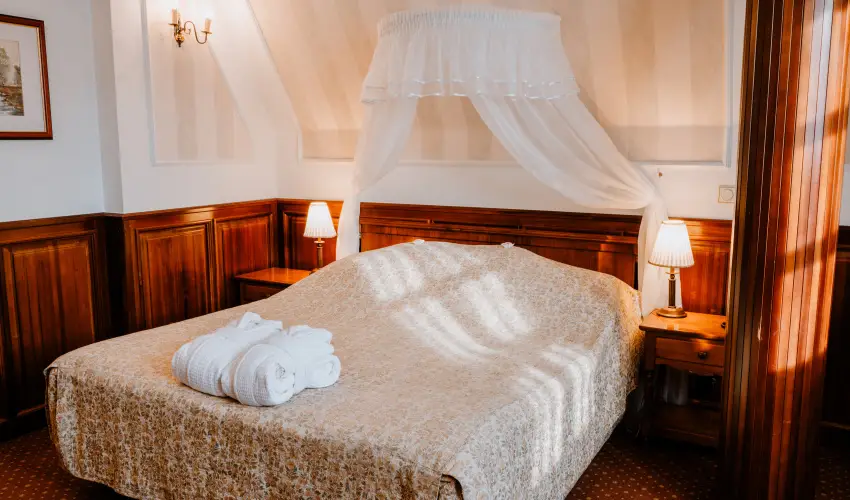 Kastlyhotel Sasvr Pardsasvr - Augusztus 20. (min. 2 j)