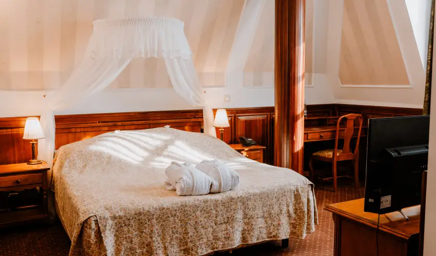 Kastlyhotel Sasvr Pardsasvr - Augusztus 20. (min. 2 j)