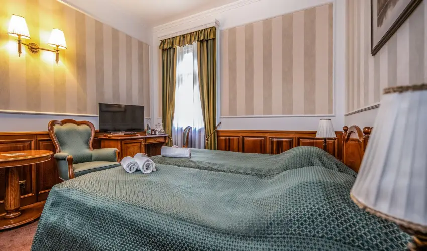 Kastlyhotel Sasvr Pardsasvr - Augusztus 20. (min. 2 j)