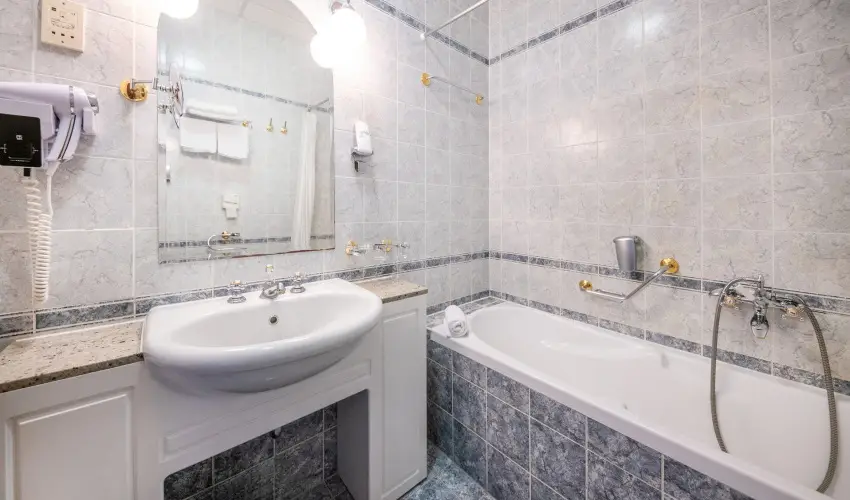 Kastlyhotel Sasvr Pardsasvr - Augusztus 20. (min. 2 j)