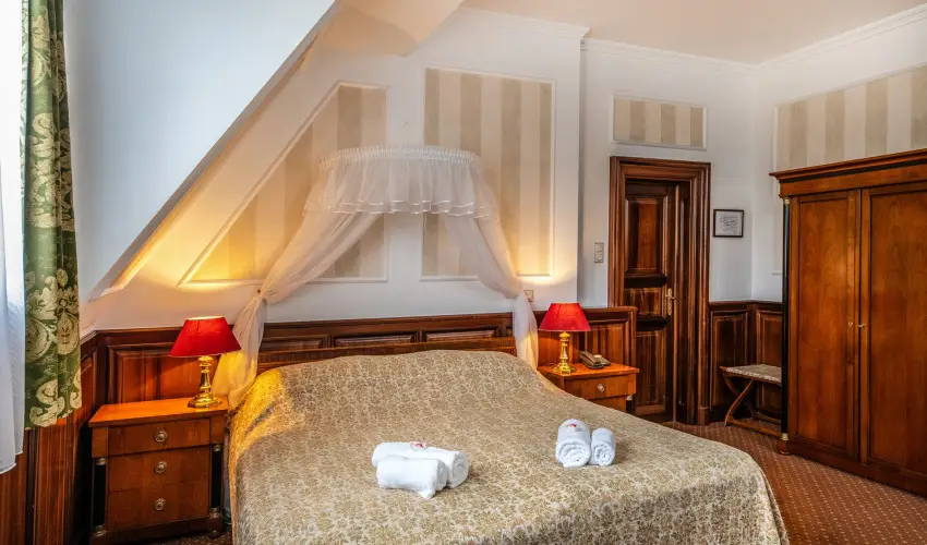 Kastlyhotel Sasvr Pardsasvr - Augusztus 20. (min. 2 j)